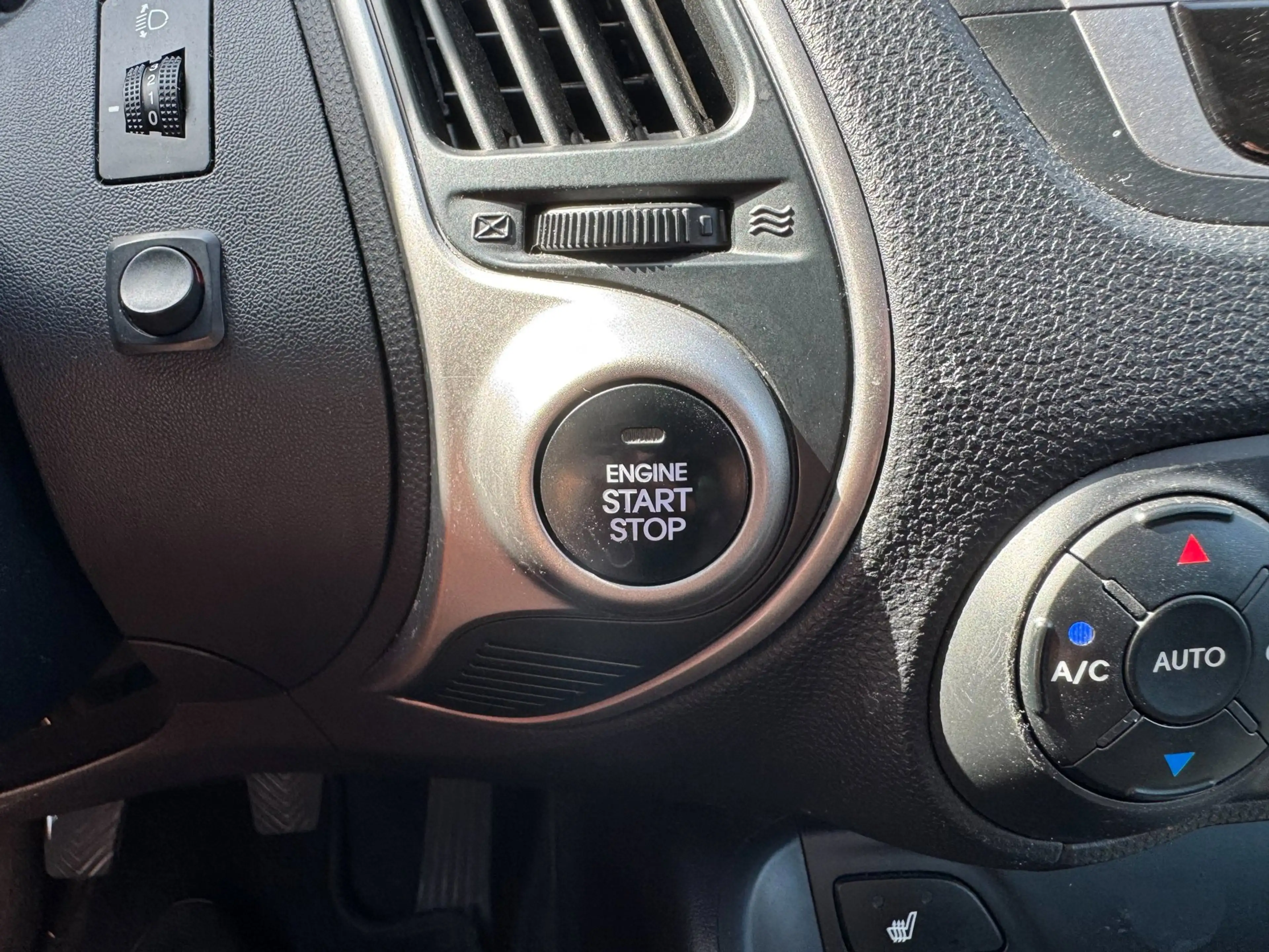 Hyundai iX35 2.0i i-Catcher **PANODAK + CAMERA + THAAK + KEYLES — photo 23