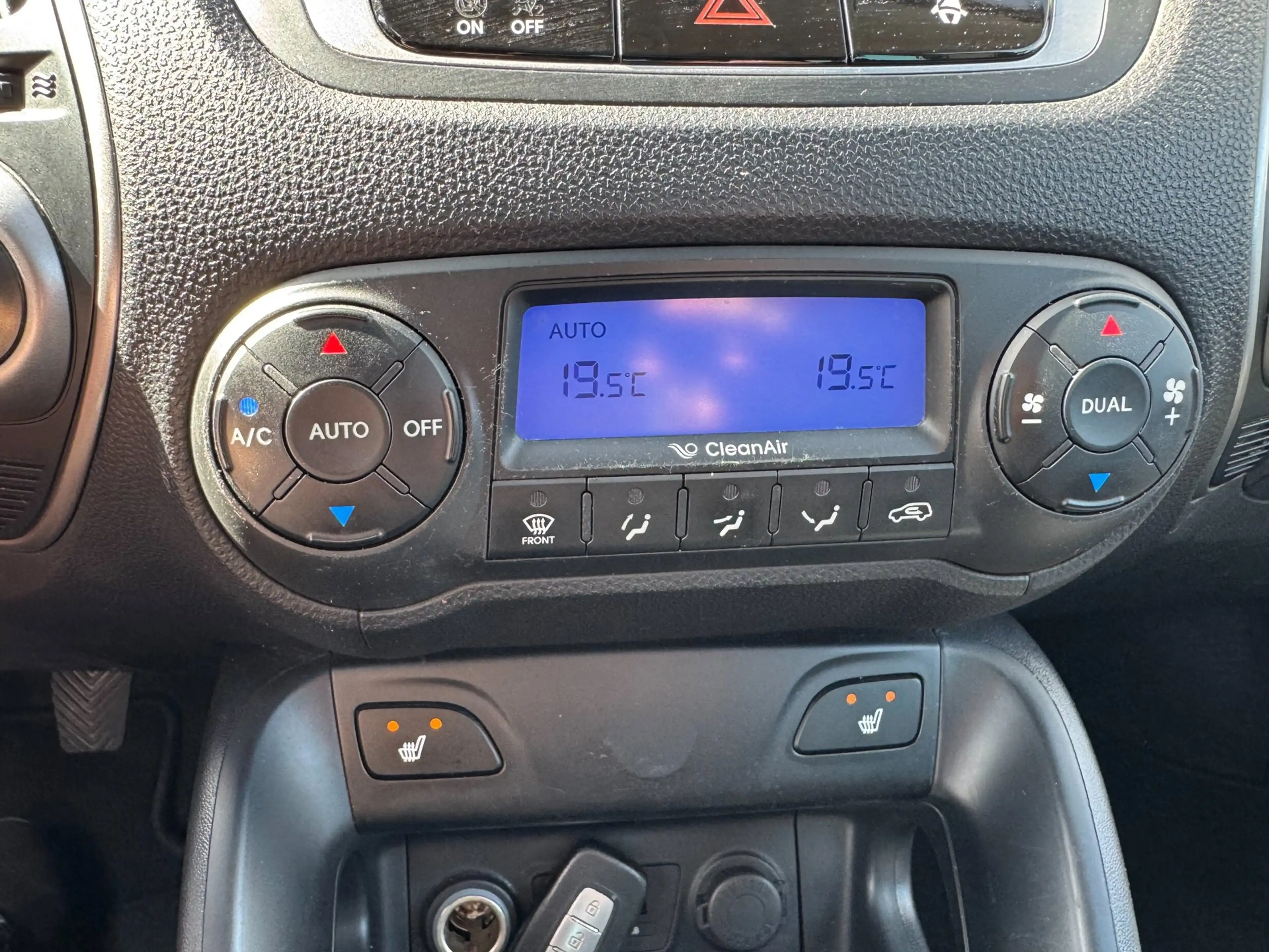 Hyundai iX35 2.0i i-Catcher **PANODAK + CAMERA + THAAK + KEYLES — photo 24