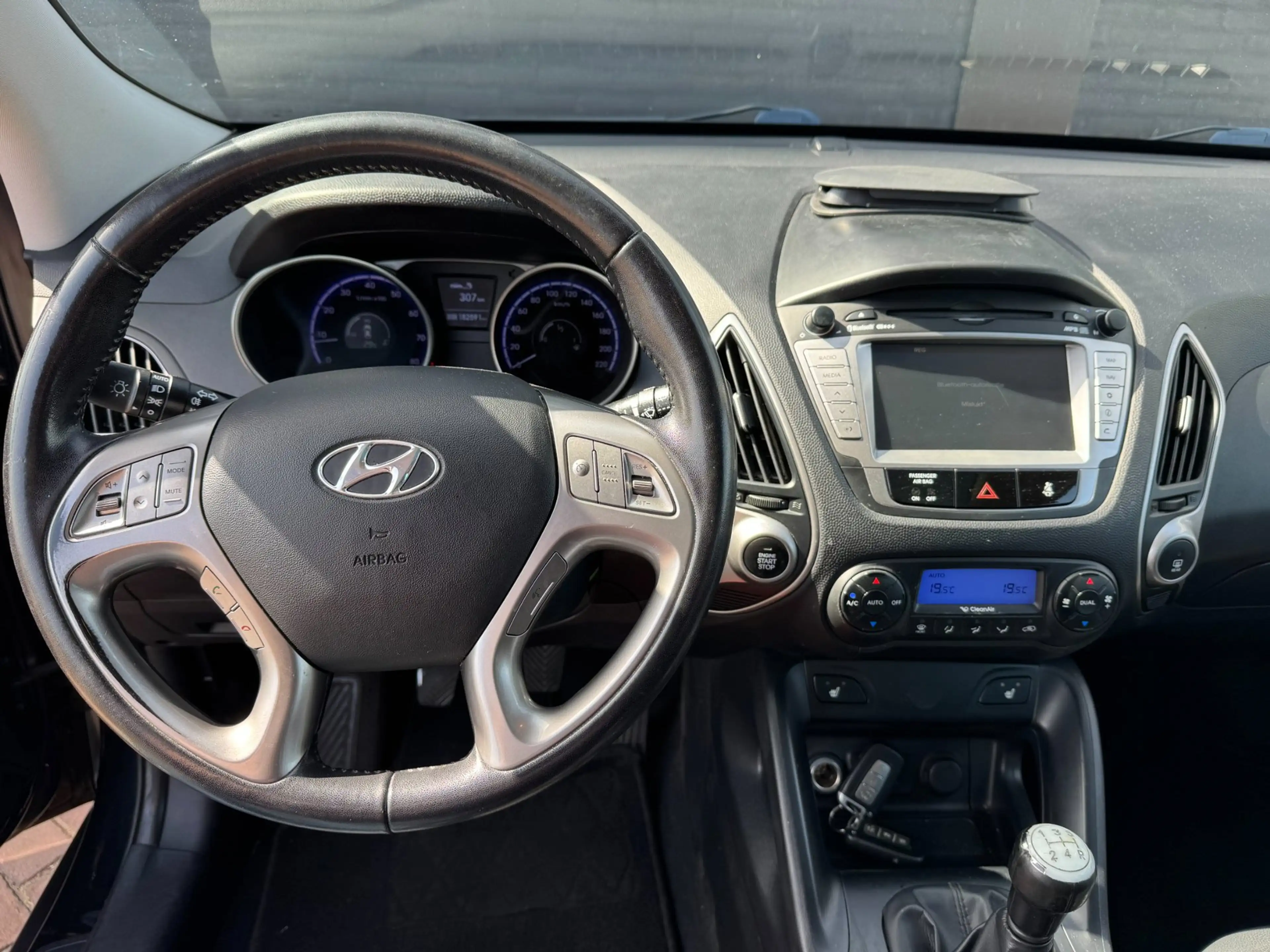 Hyundai iX35 2.0i i-Catcher **PANODAK + CAMERA + THAAK + KEYLES — photo 30