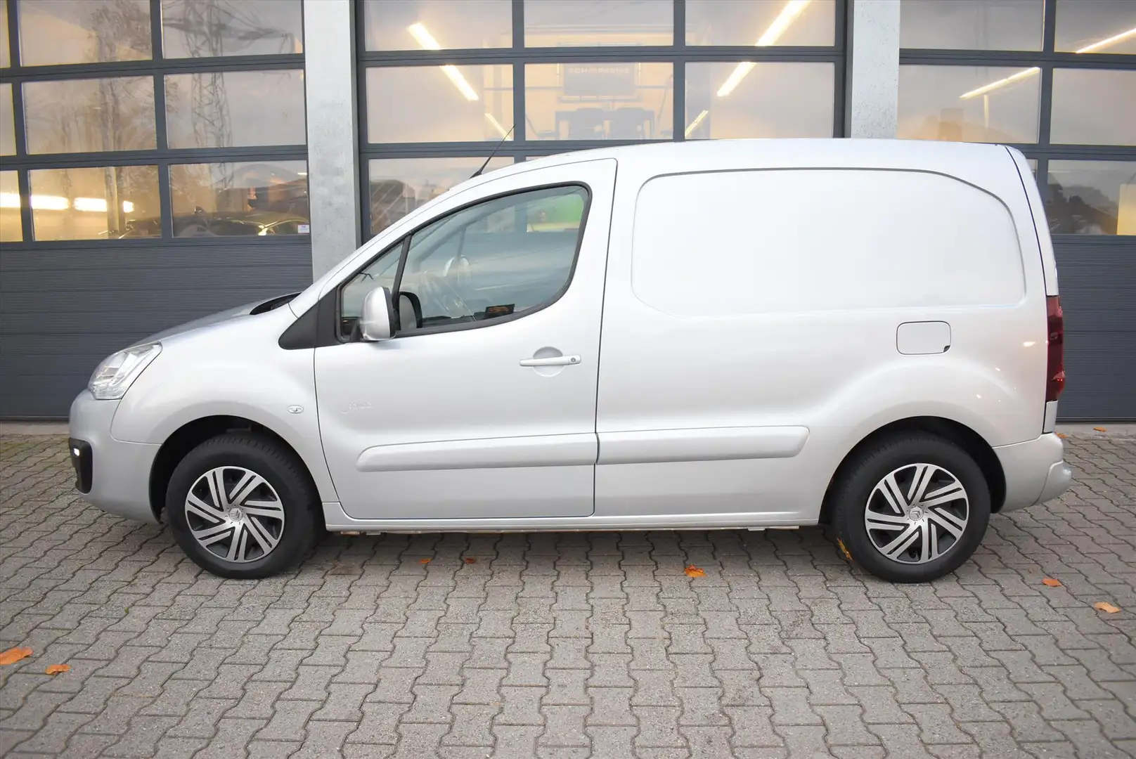 Citroen Berlingo GB 1.6 BlueHDi 75pk Business Zilver - 2