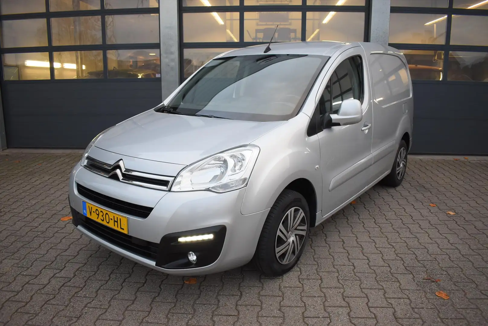 Citroen Berlingo GB 1.6 BlueHDi 75pk Business Zilver - 1
