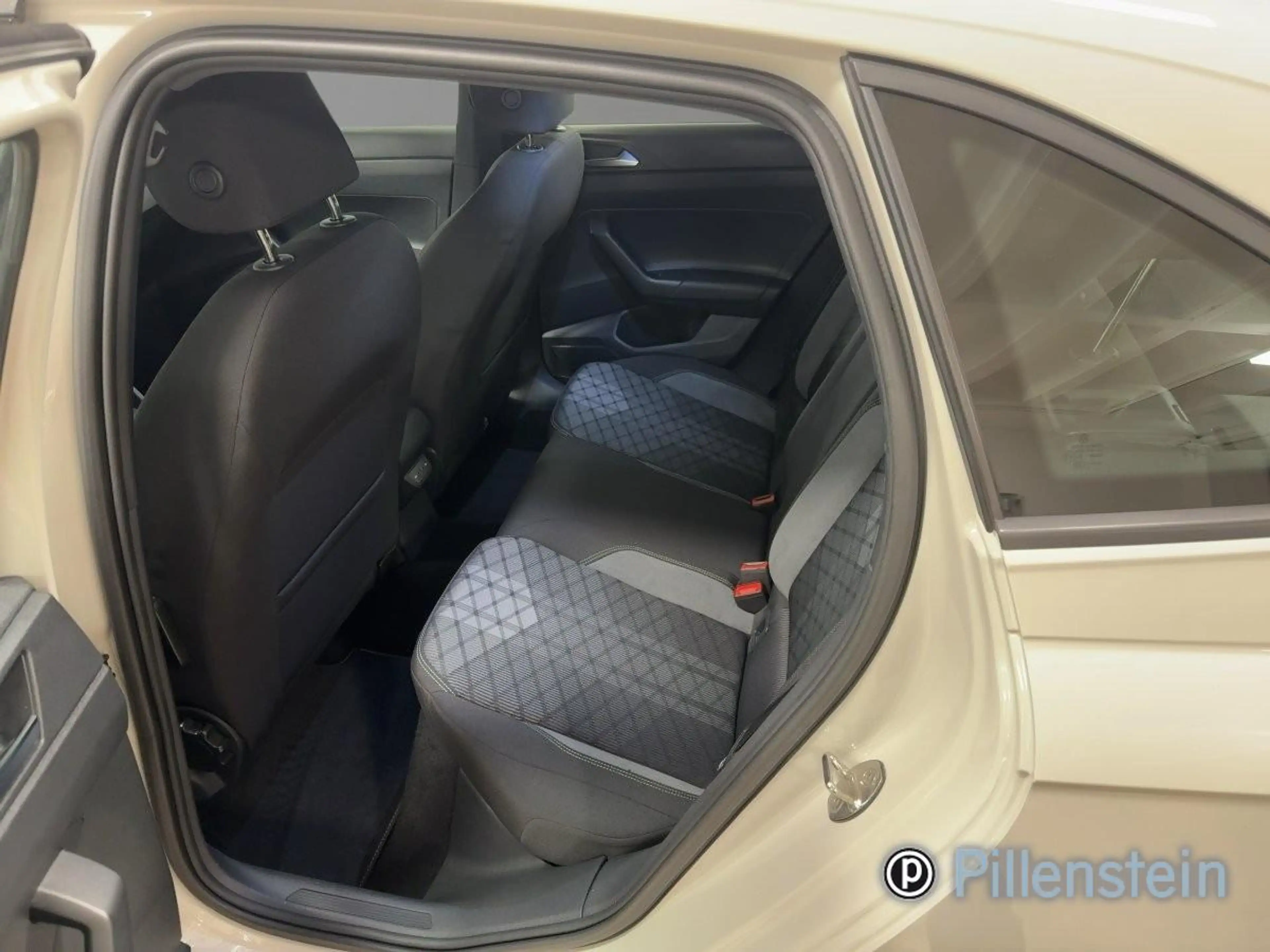 Volkswagen Taigo R-LINE 1.0 TSI MATRIX KAMERA APP-C. — photo 9