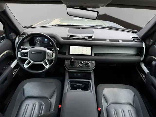 Land Rover Defender 110 view 11
