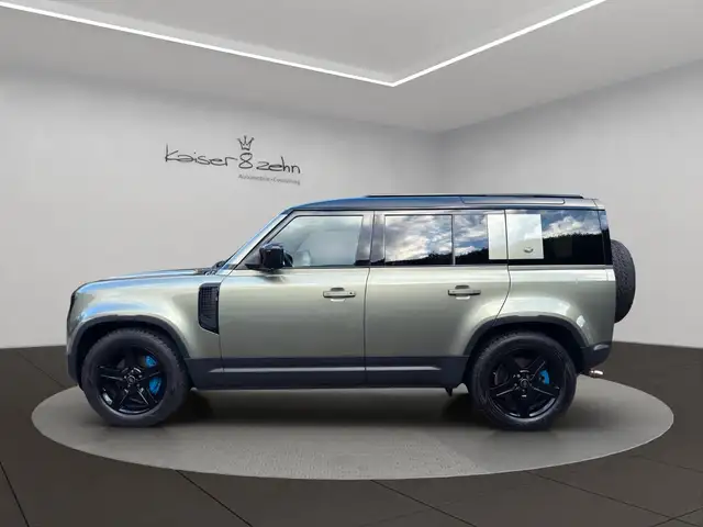 Land Rover Defender 110 view 2