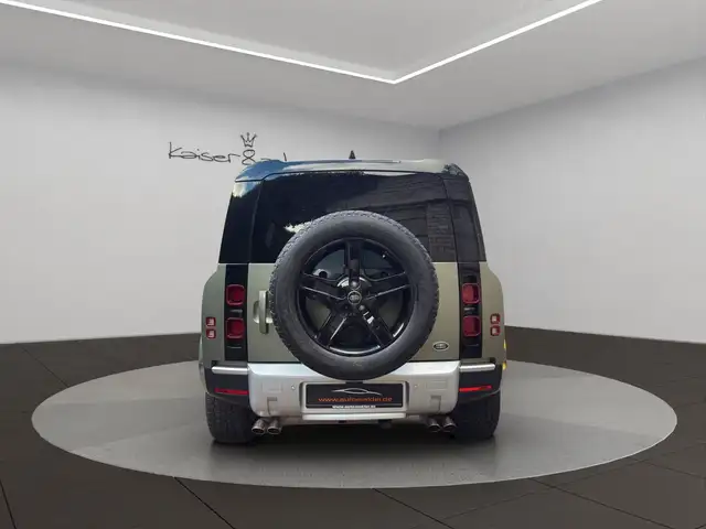 Land Rover Defender 110 view 7