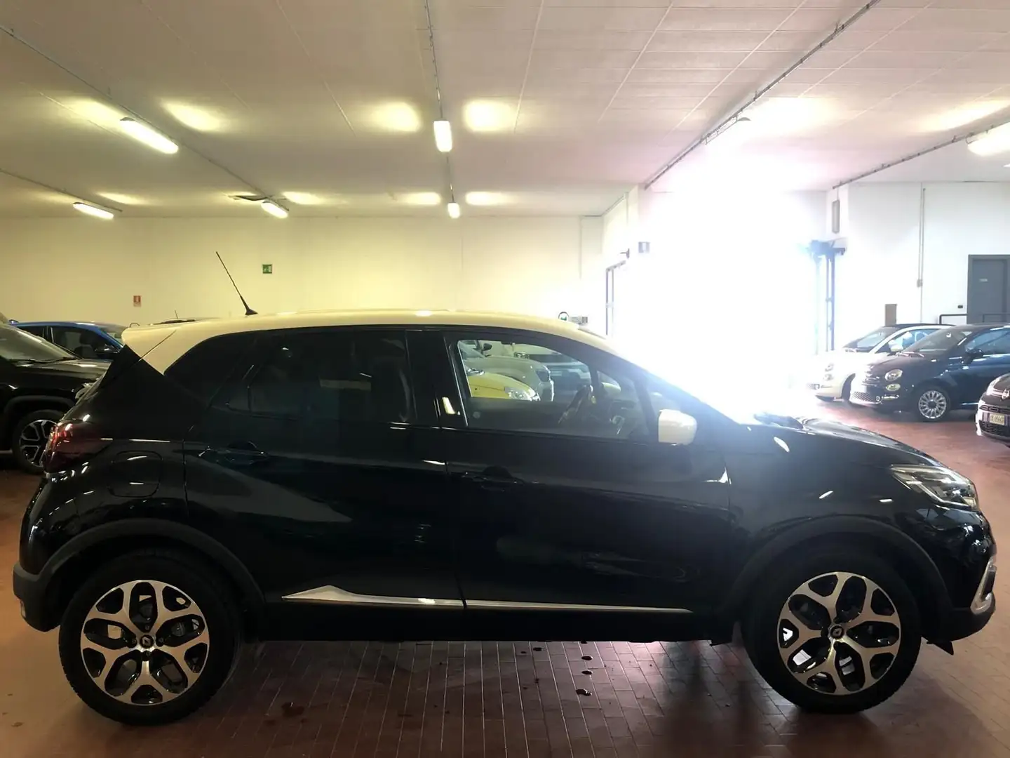 Renault Captur TCe 120 CV EDC S&S Energy Intens Чорний - 2