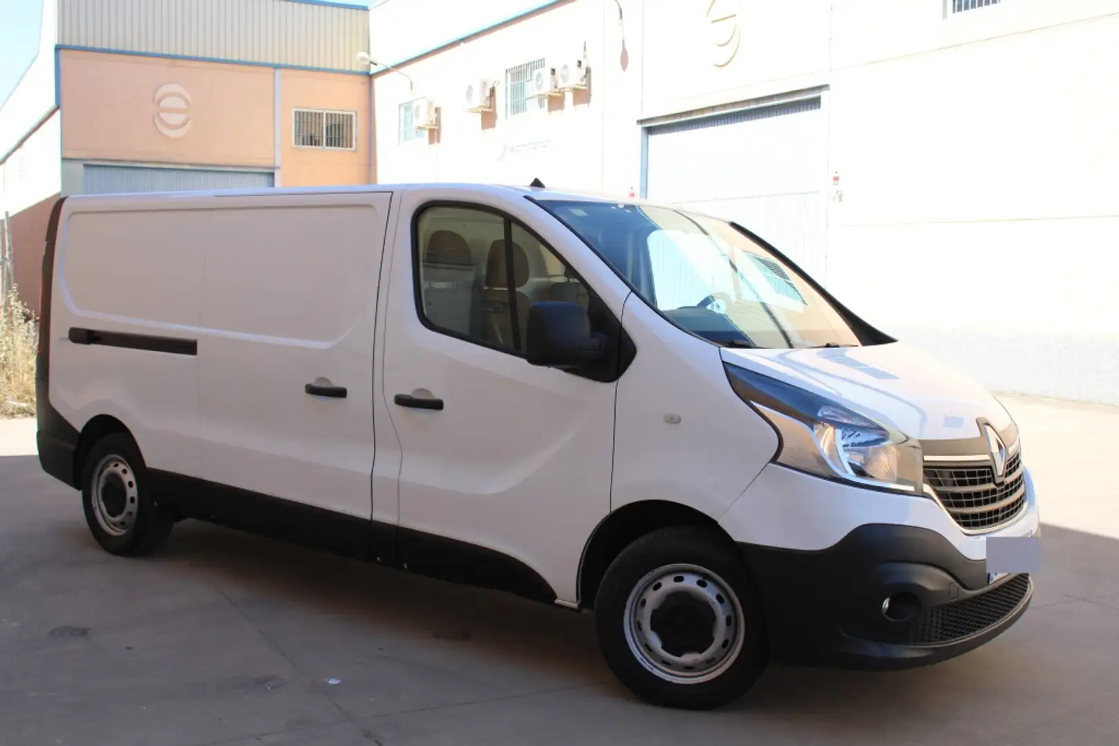 Renault Trafic Furgón 29 L2H1 Energy BluedCi 88kW Blanco - 2