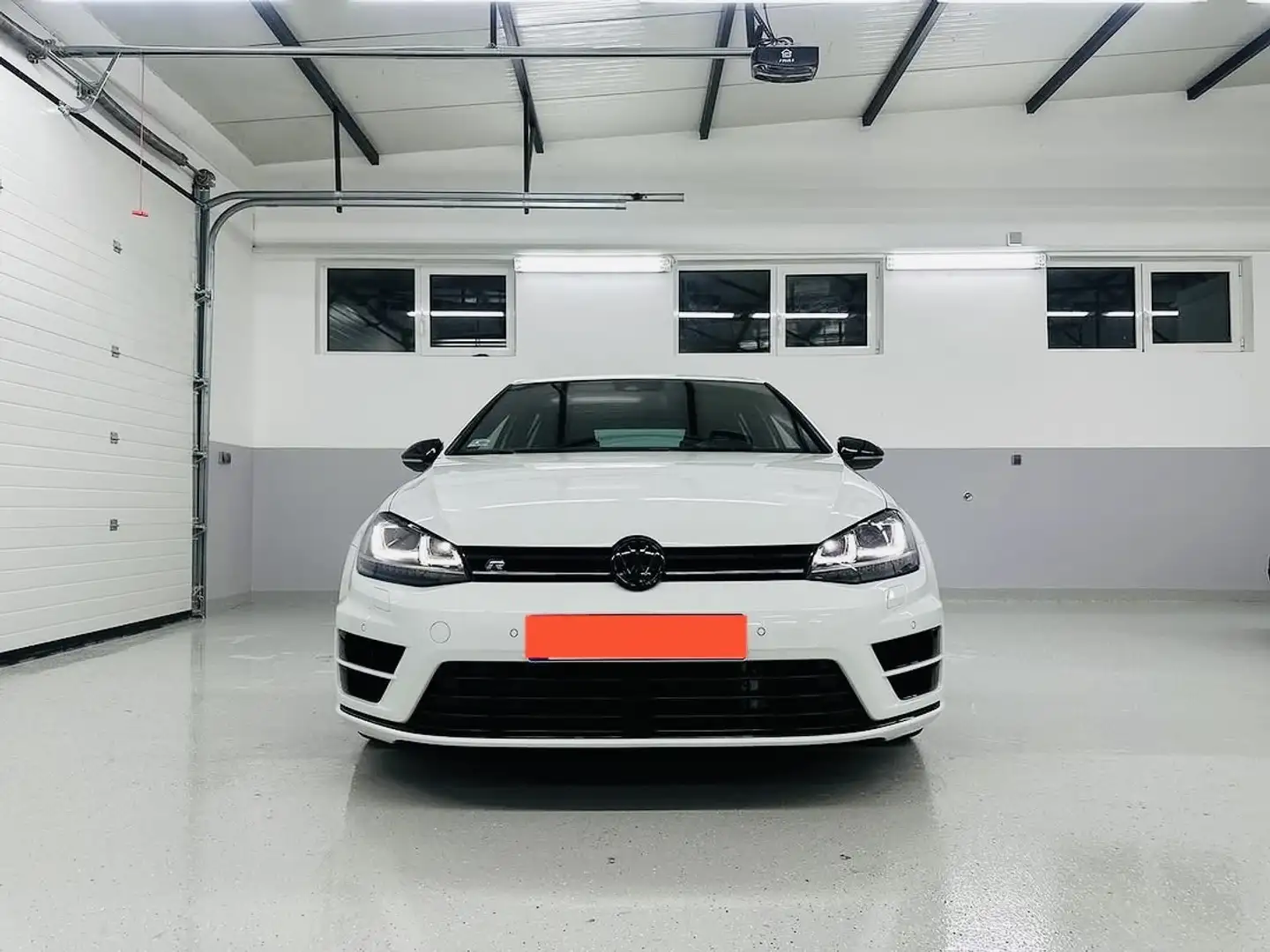 Volkswagen Golf R 2,0 TSI DSG - 1