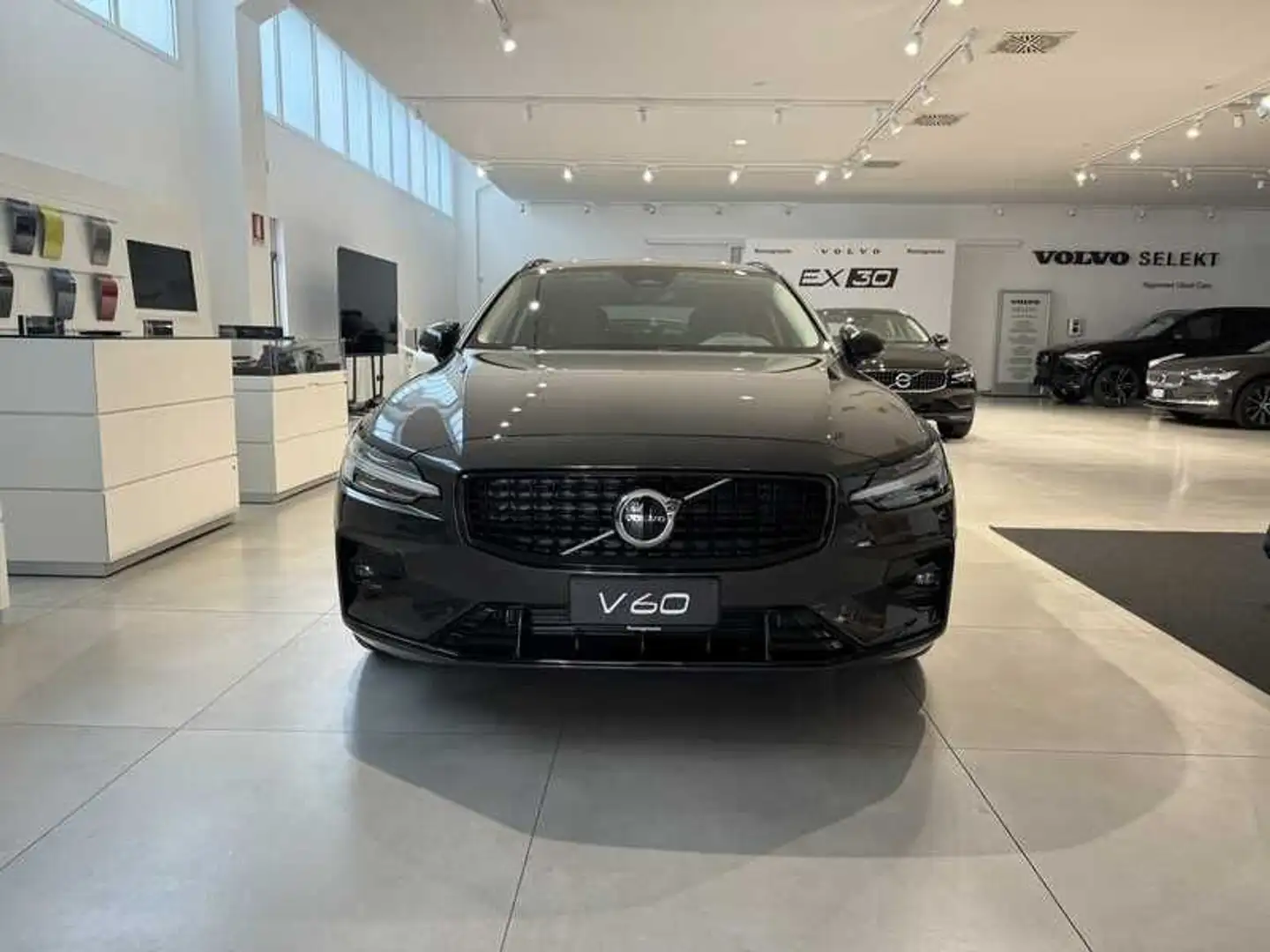 Volvo V60 B4 (d) GEARTRONIC PLUS DARK Šedá - 2