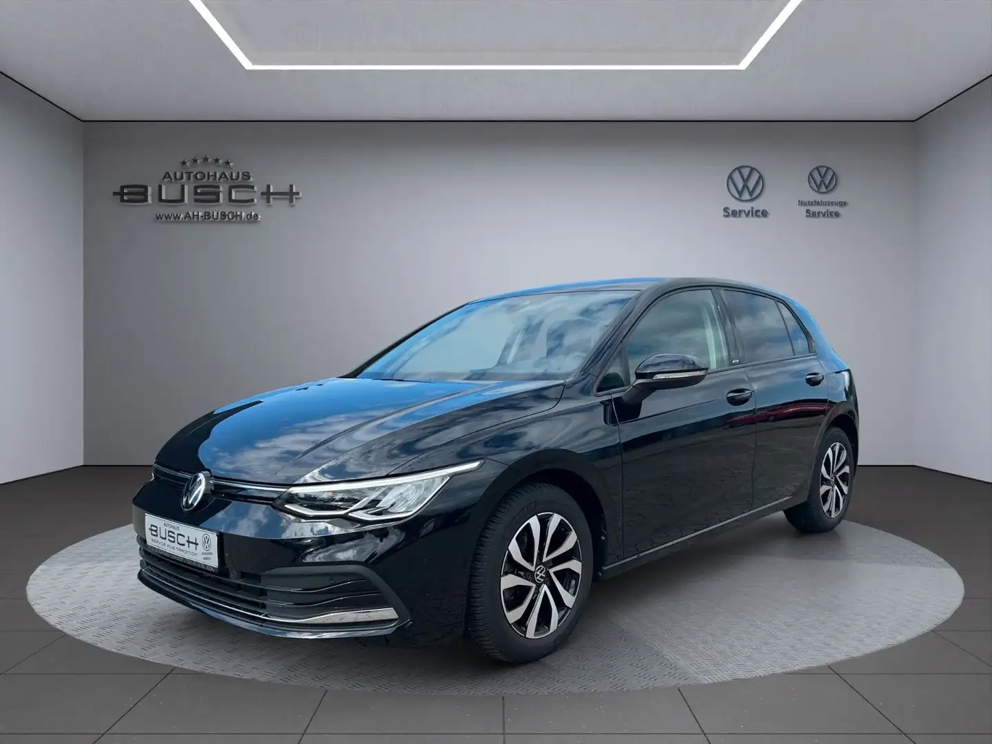 Volkswagen Golf VIII Lim. Active 1.5 TSI 96 KW Navi ACC AHK Negro - 1