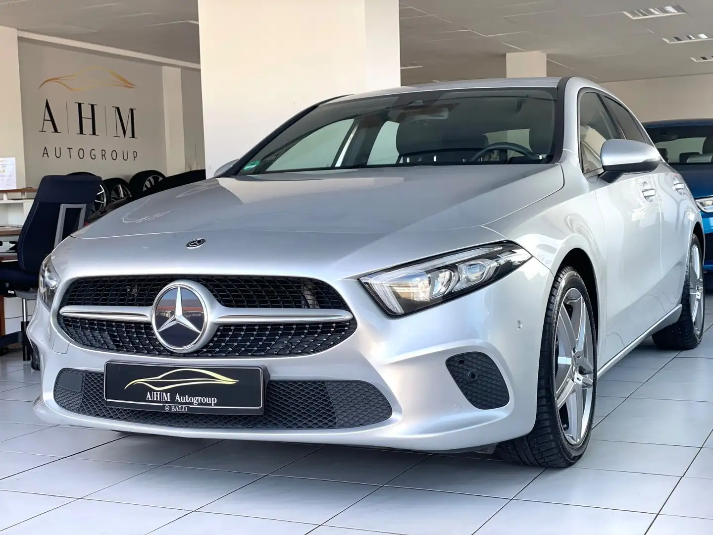 Mercedes-Benz A 180 VirtualCock/NaviPremium/LED/MBUX/Spurhalte Plateado - 1