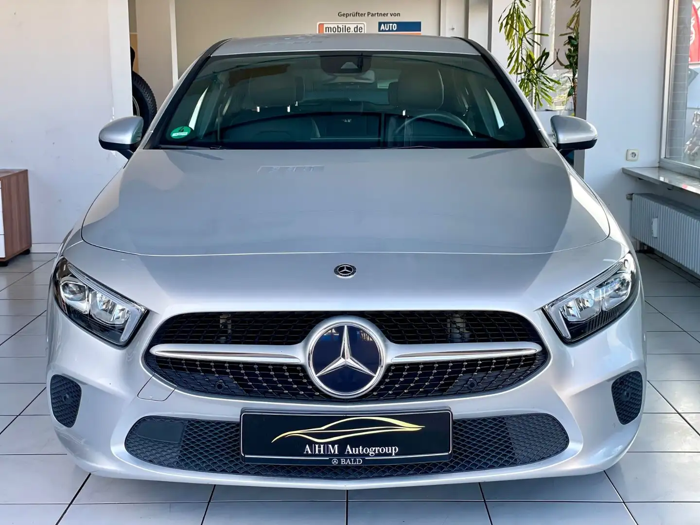Mercedes-Benz A 180 VirtualCock/NaviPremium/LED/MBUX/Spurhalte Plateado - 2