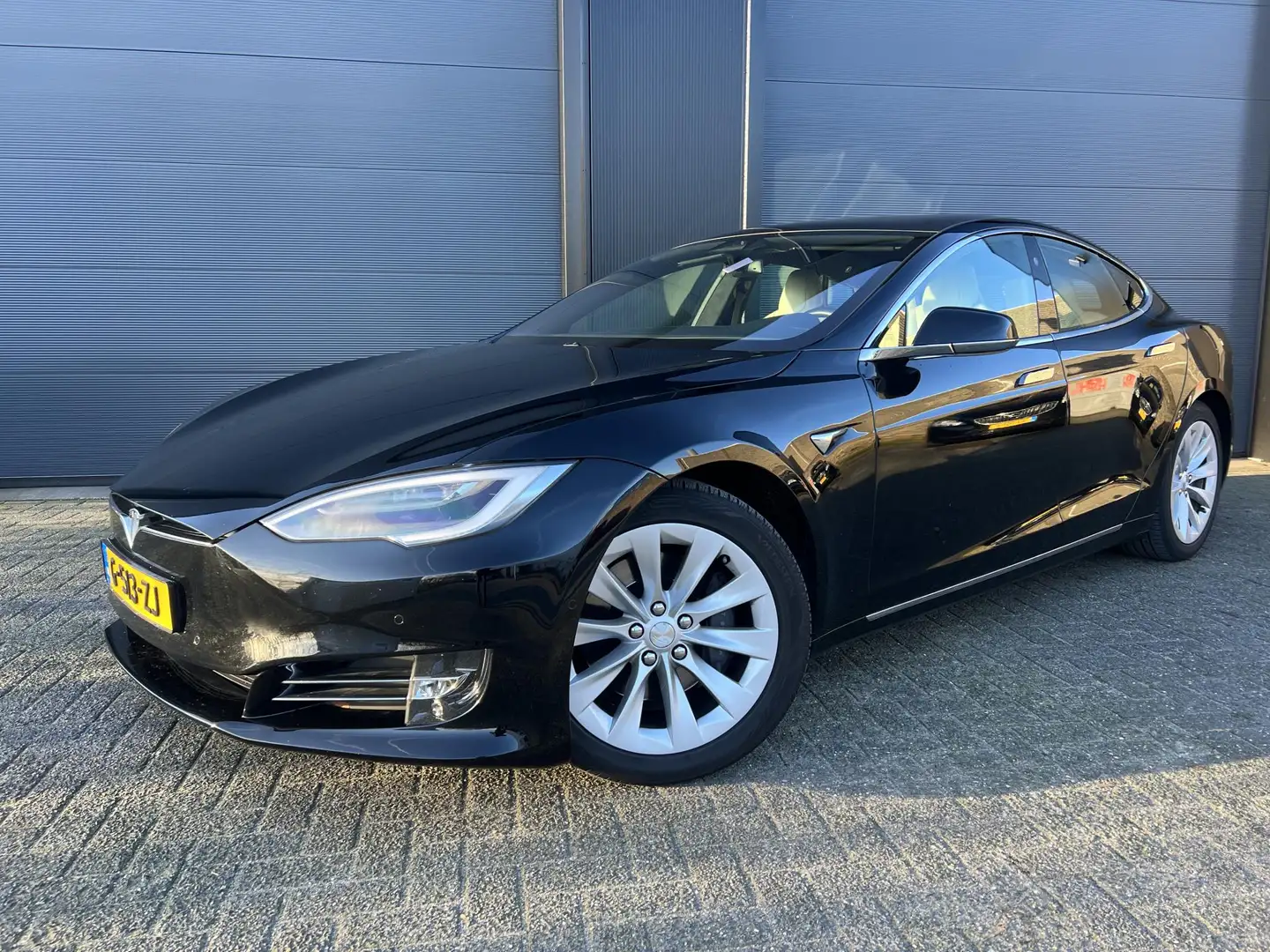 Tesla Model S Long Range Black - 1