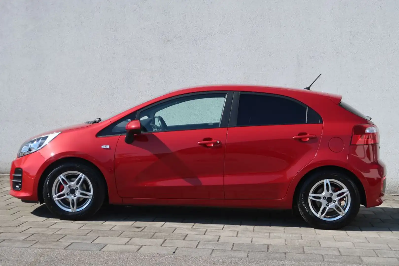Kia Rio 1.2 ISG Uefa Euro 2016 Rood - 2