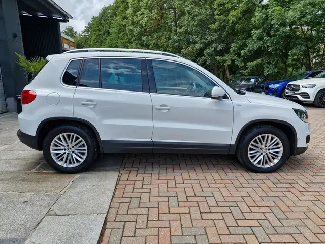 Volkswagen Tiguan view 4