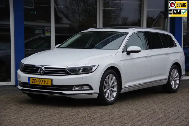 Volkswagen Passat Variant 1.5 TSI Highline DSG Carplay Trekhaak Panoramadak