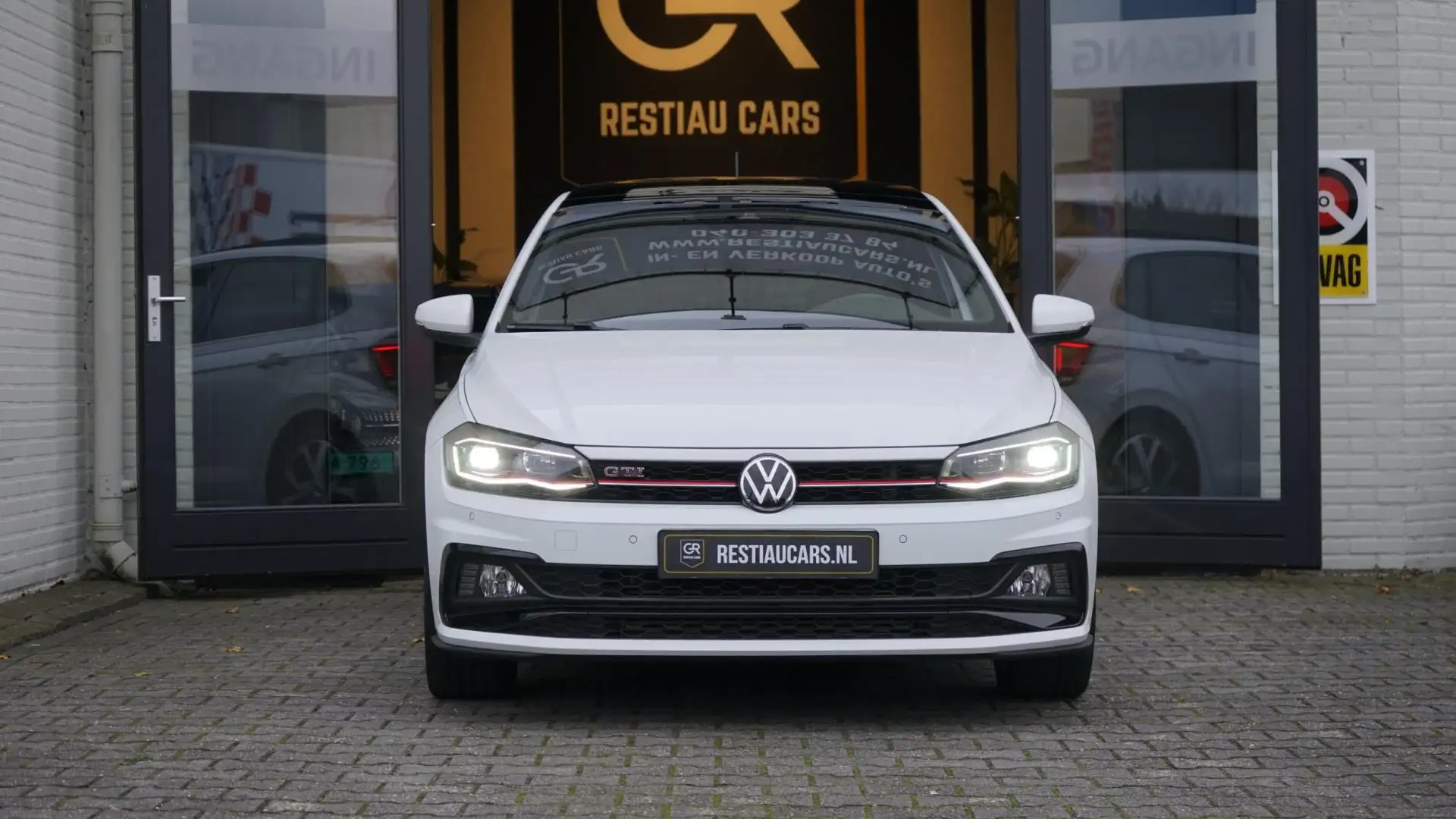 Volkswagen Polo GTI 2.0 TSI AUTOMAAT-ACC-BEATS-CAMERA-CARPLAY-KEYLESS- Wit - 2