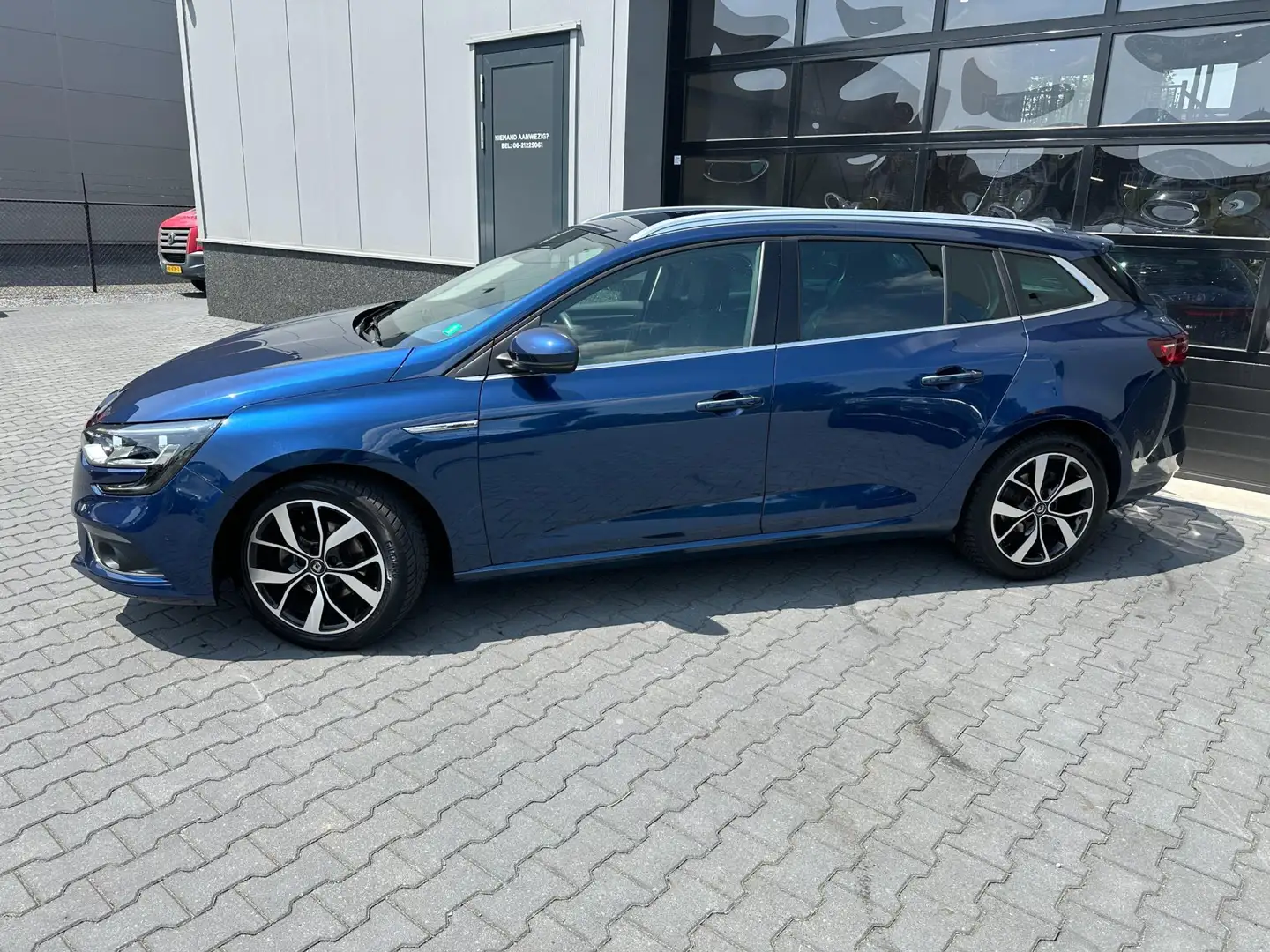 Renault Megane Estate 1.3 TCe Bose 1 ste eig. trekhaak, dealer on Blau - 2