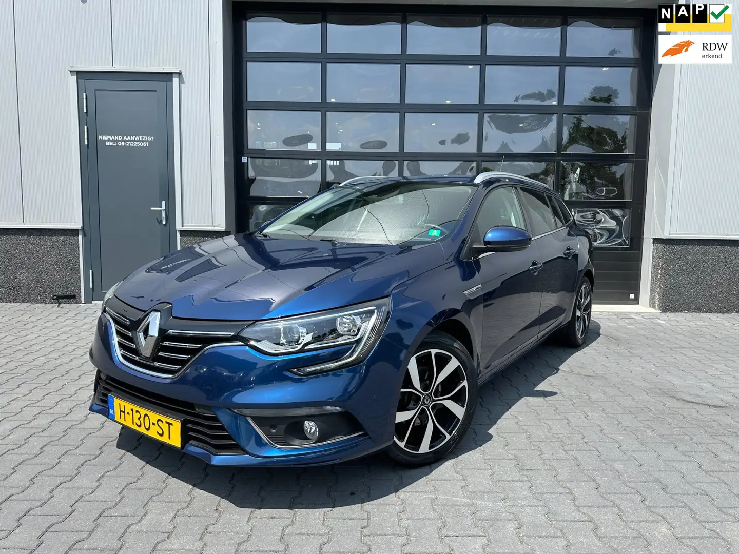 Renault Megane Estate 1.3 TCe Bose 1 ste eig. trekhaak, dealer on Blau - 1