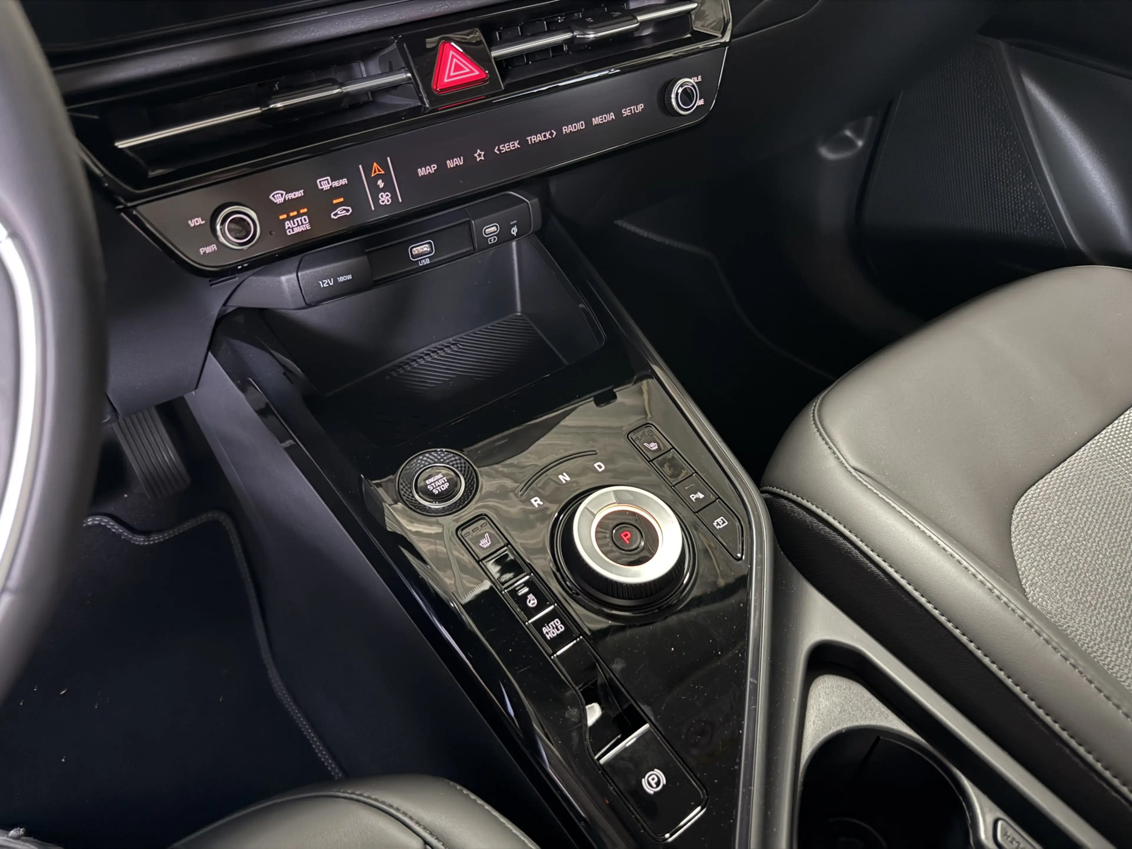 Kia Niro 1.6 GDi Hybrid DynamicLine Navi Camera Pdc — photo 24