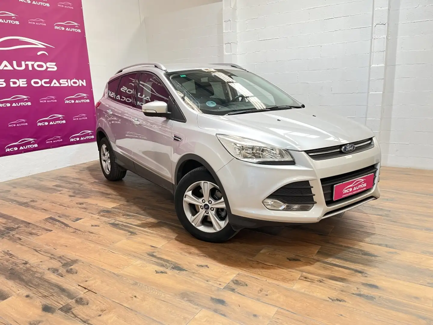 Ford Kuga 1.5TDCi Auto S&S Business 4x2 120 Grijs - 2