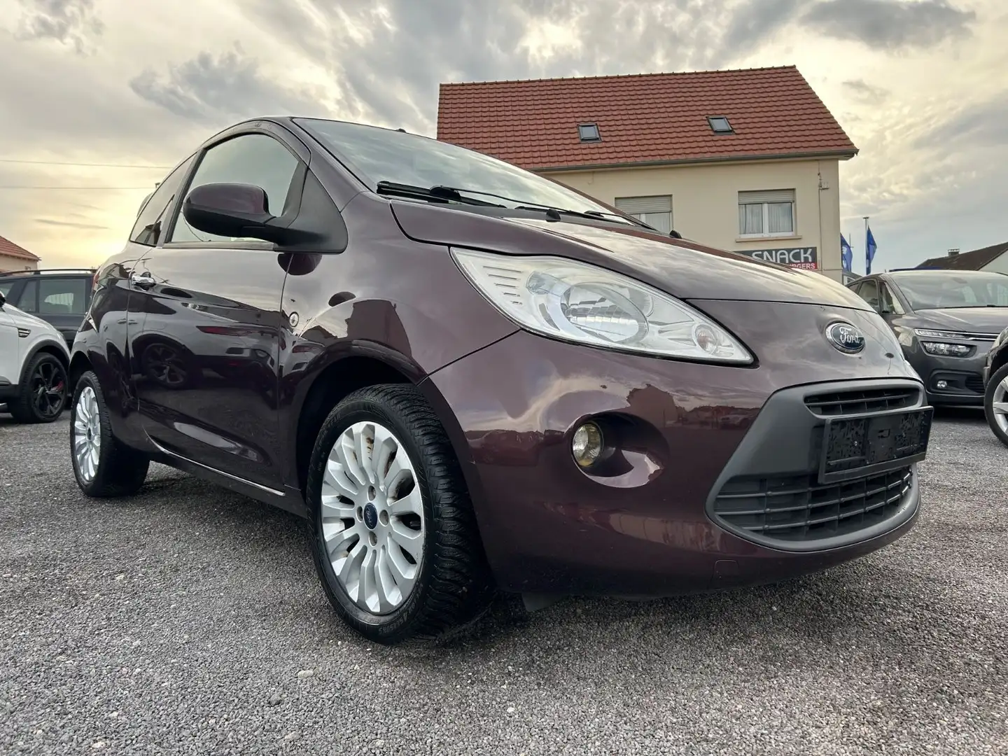 Ford Ka/Ka+ TITANIUM TÜV 04/2027 + ALLWETTERREIFEN Brun - 1