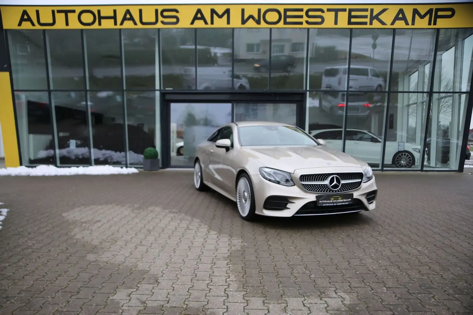 Mercedes-Benz E 400 *4MATIC*AMG*360°*KEYLESS*MULTIB*MwSt*20°LACHANTI Silber - 1