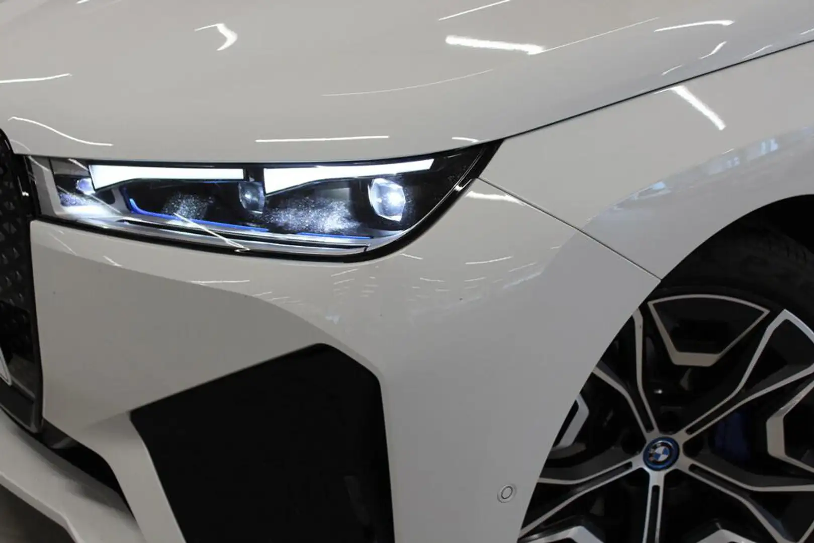 BMW iX xdrive50 pacchetto sportivo Bianco - 2