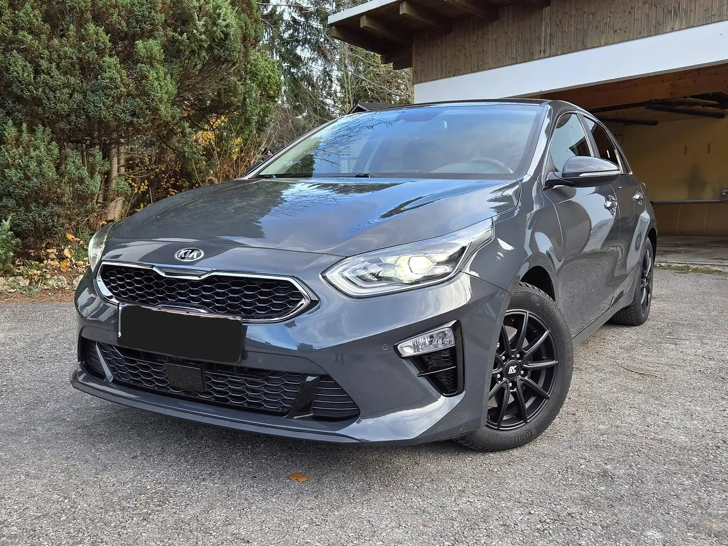 Kia Ceed / cee'd ceed 1,4 TGDI Platin Platin Grau - 1
