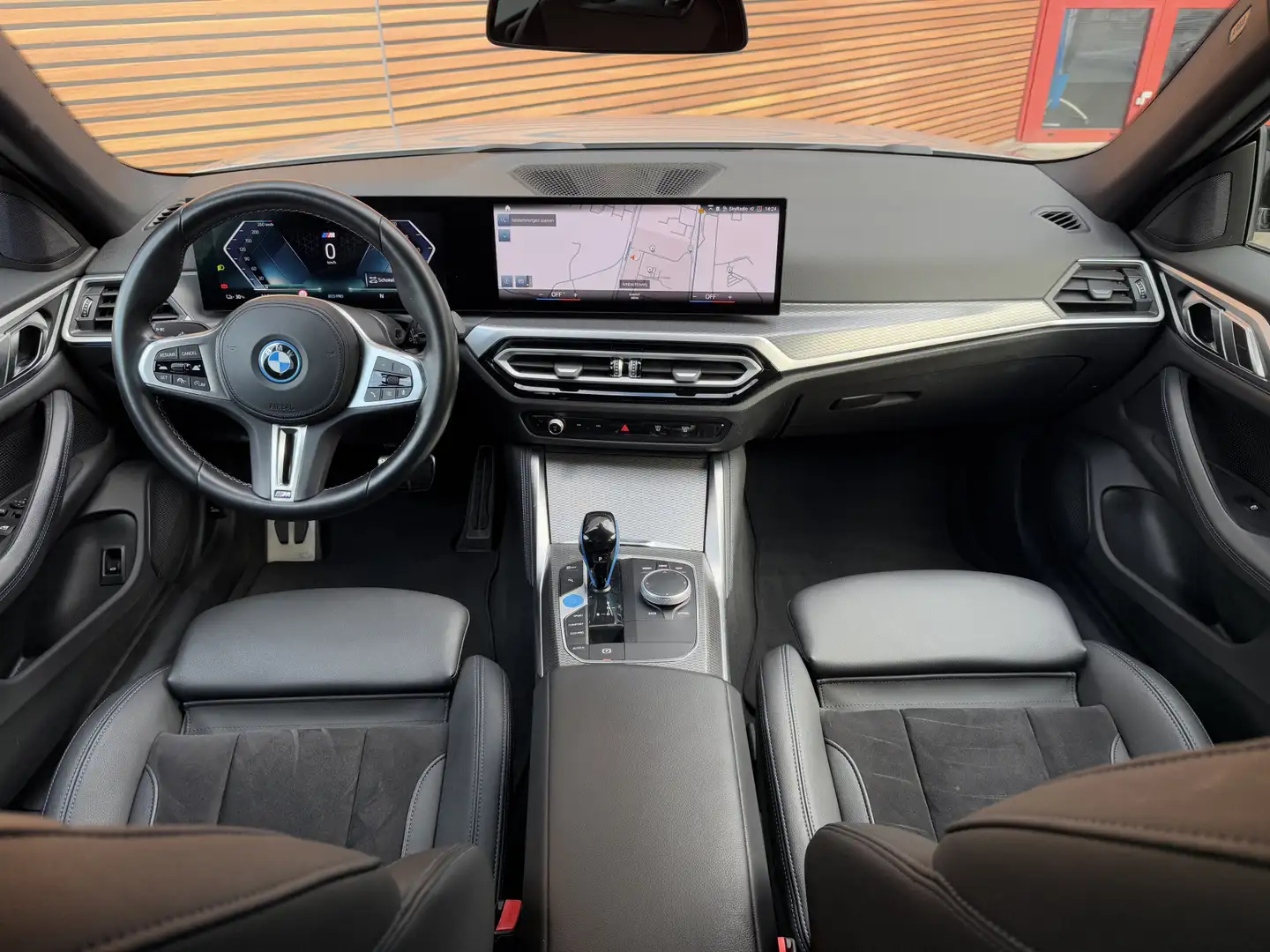 BMW i4 M50 84 kWh Adapt. Cruise / Navi / Leer / Carplay / Šedá - 2