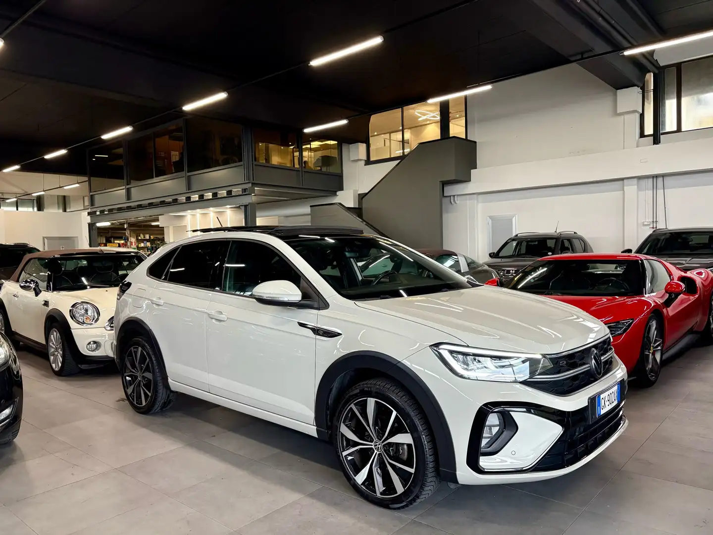 Volkswagen Taigo 1.0 tsi R-Line 110cv TETTO APRIBILE Beige - 1