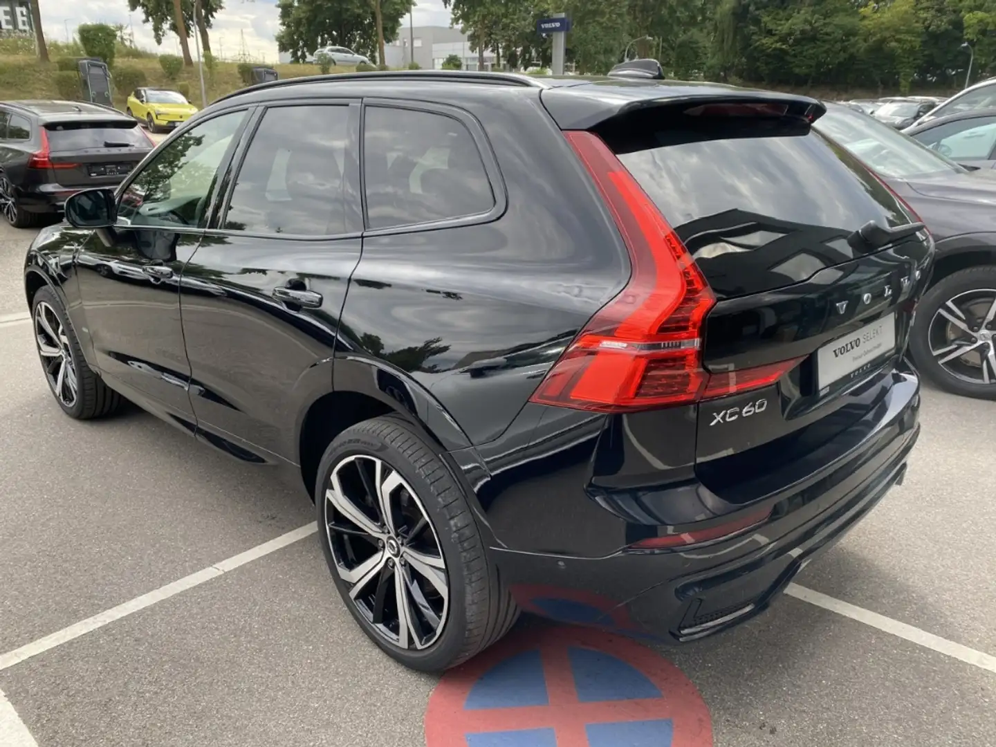 Volvo XC60 R Design Recharge Plug-In Hybrid AWD T8 Twin Engin Schwarz - 2