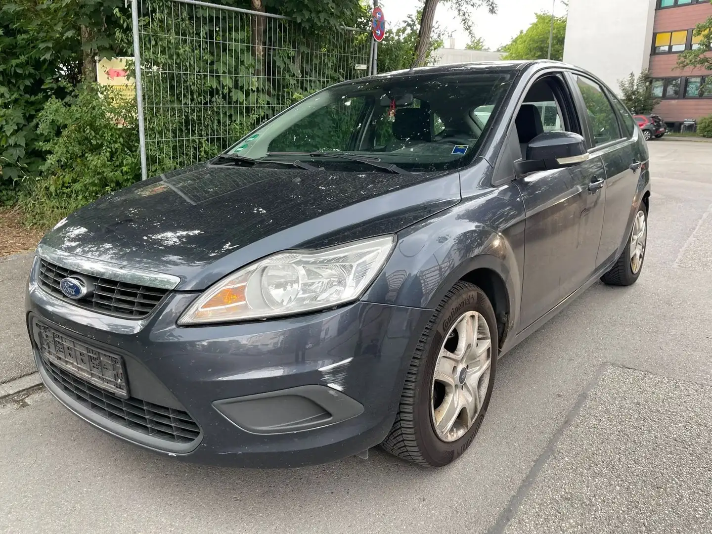 Ford Focus Lim. Style + Grau - 1