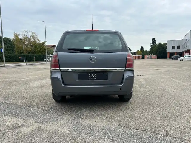 Opel Zafira view 3