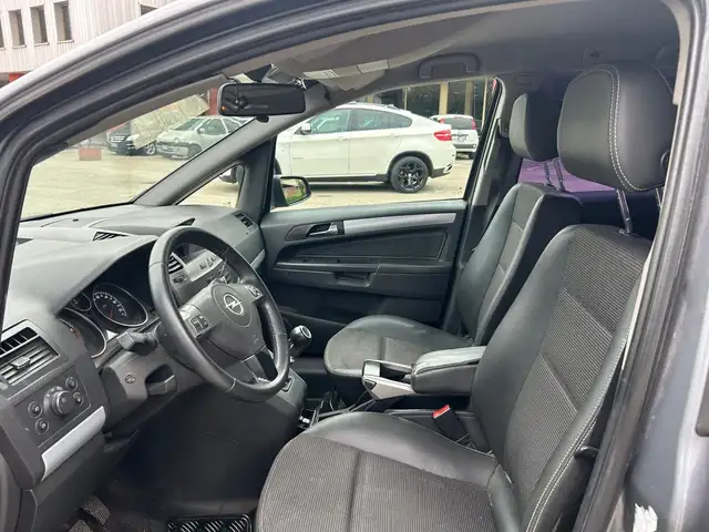 Opel Zafira view 6