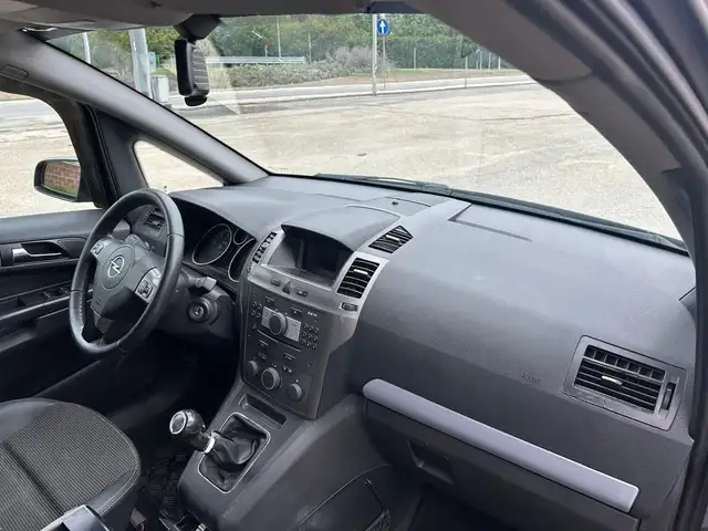 Opel Zafira view 9