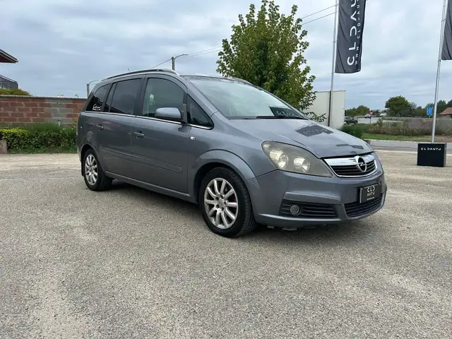 Opel Zafira view 5