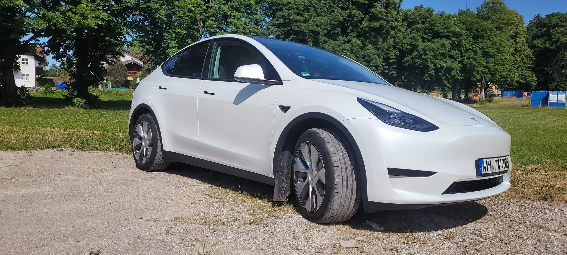 Tesla Model Y Model Y RWD, AHK, 8-fach bereift, BYD-Akku Weiß - 1
