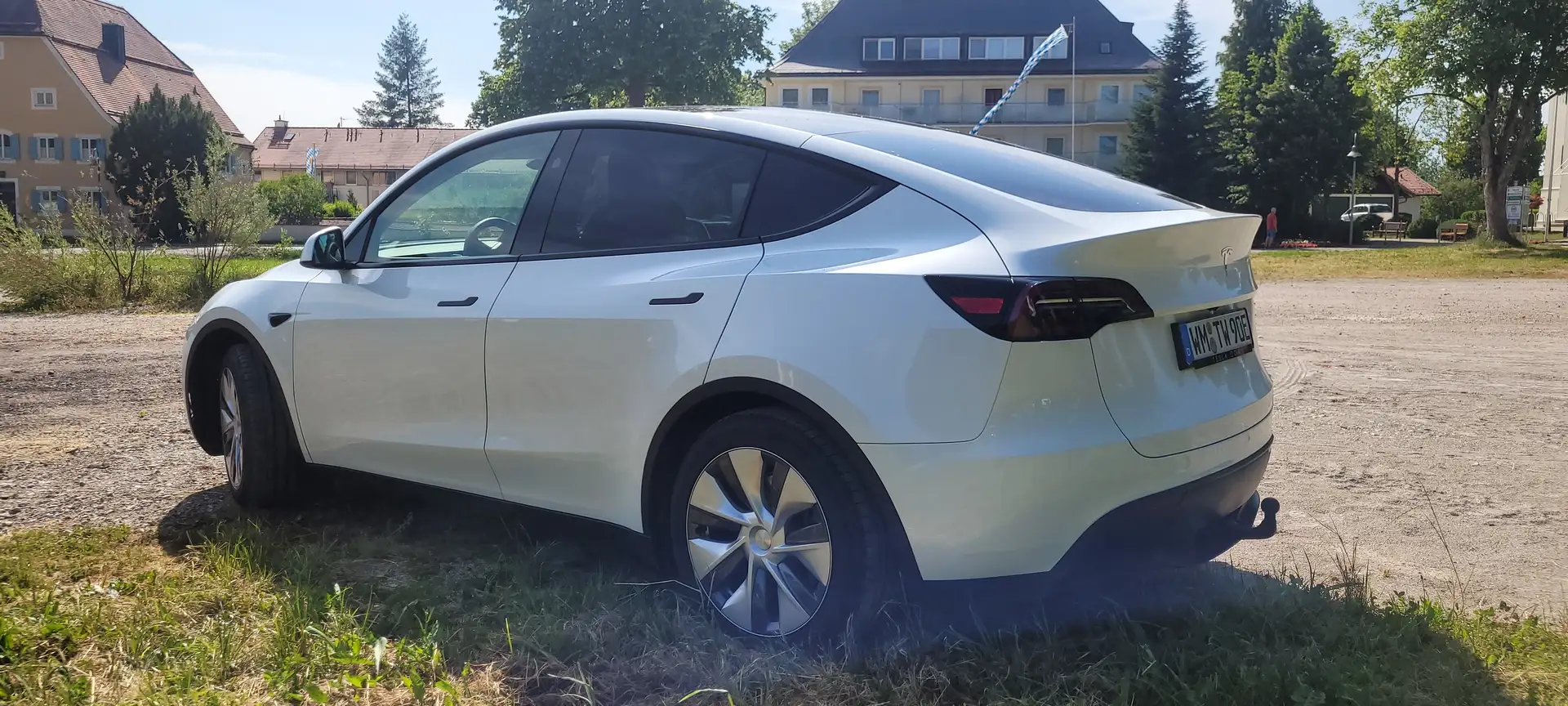 Tesla Model Y Model Y RWD, AHK, 8-fach bereift, BYD-Akku Weiß - 2