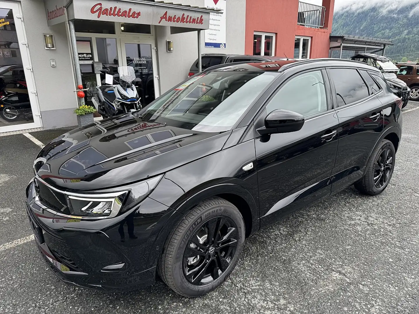 Opel Grandland 1.2 Turbo MHEV GS Aut. Schwarz - 1