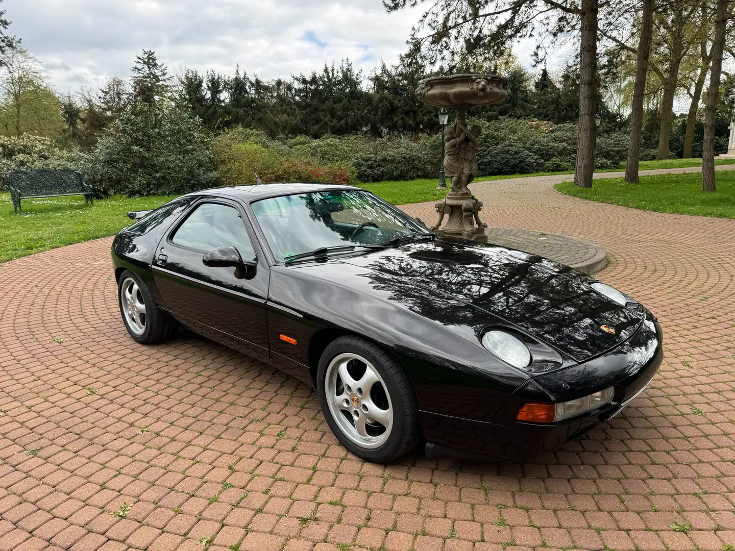 Porsche 928 GTS Чорний - 1