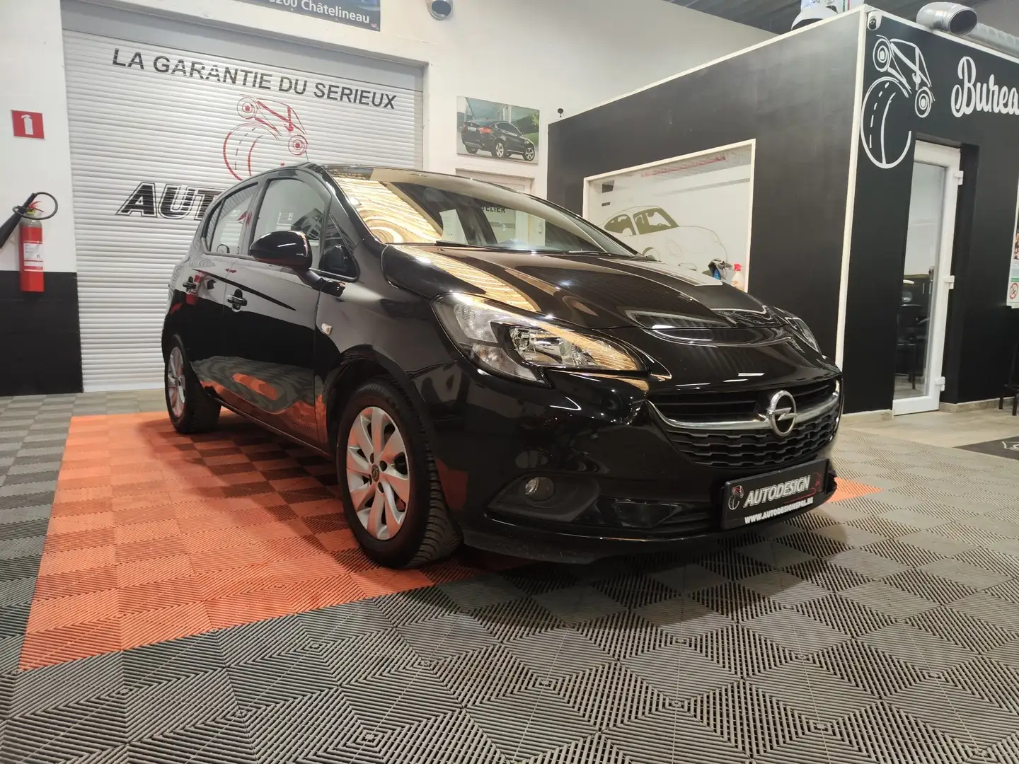Opel Corsa 1.4 75 ch Enjoy //GPS,carplay..// 31000 km Noir - 2