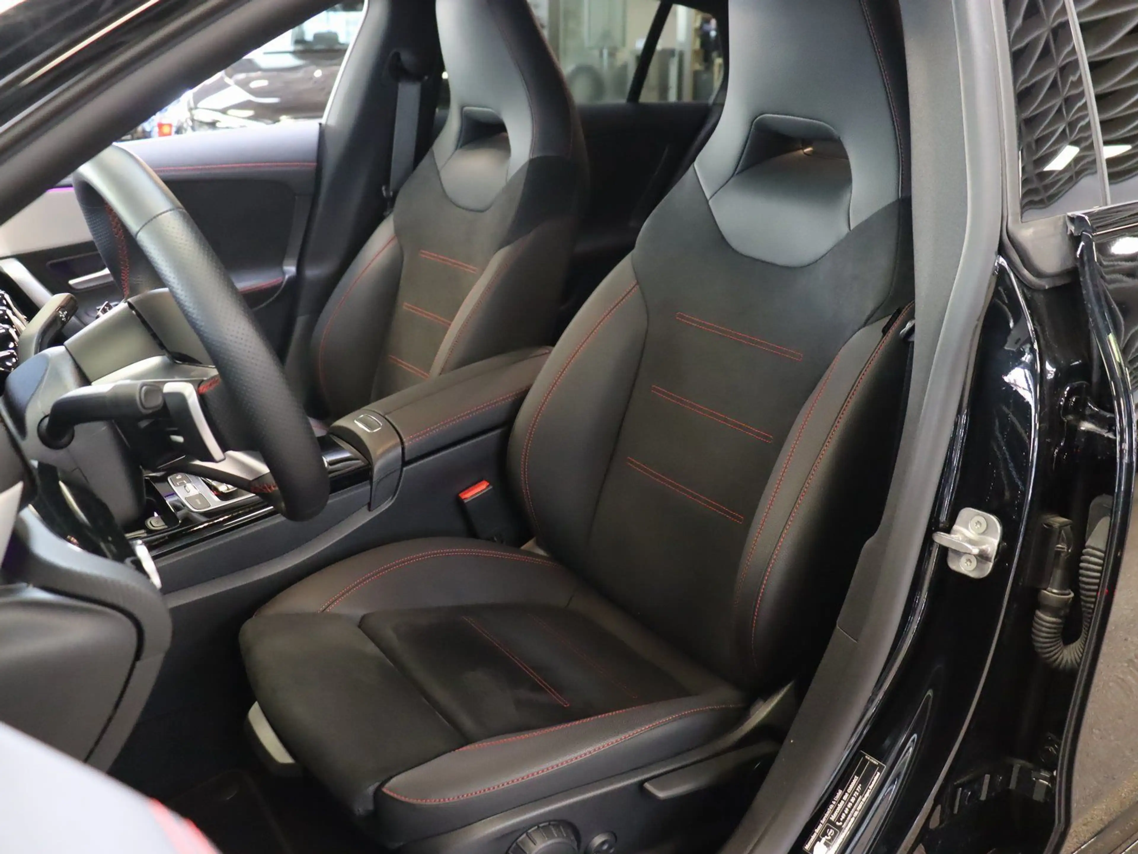 Mercedes-Benz CLA 180 AMG Pano/Fahrassi/LED/Burmester/Night — photo 11