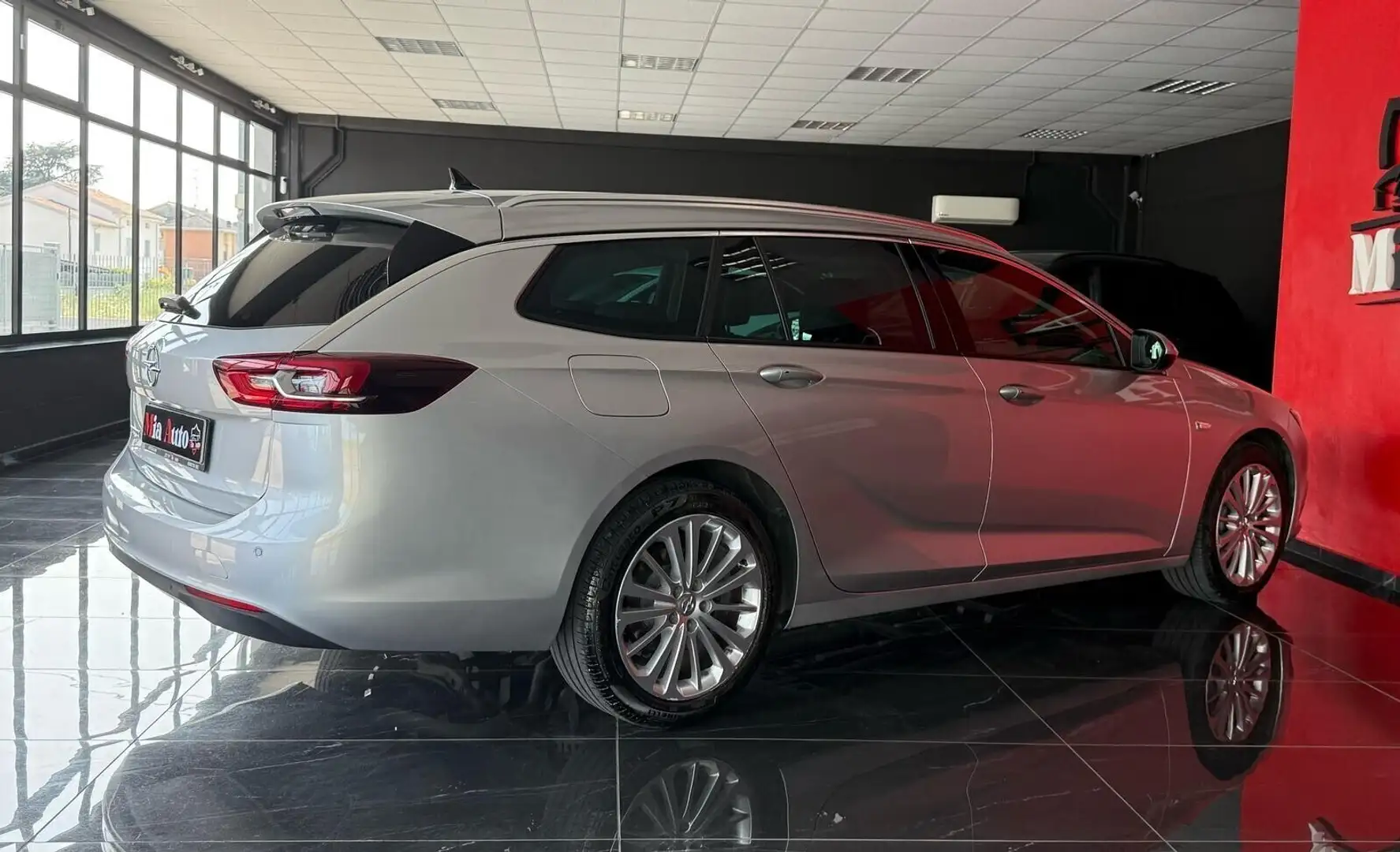Opel Insignia 2.0 CDTI 170 CV S&S aut. Sports Tourer Busin. Eleg Grijs - 2