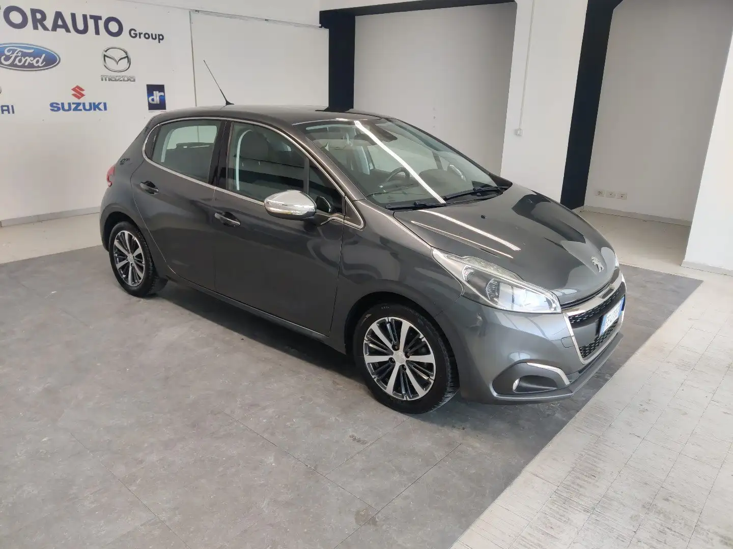 Peugeot 208 1.2 PureTech Turbo 110 CV Stop&Start 5 porte Allu Grigio - 1
