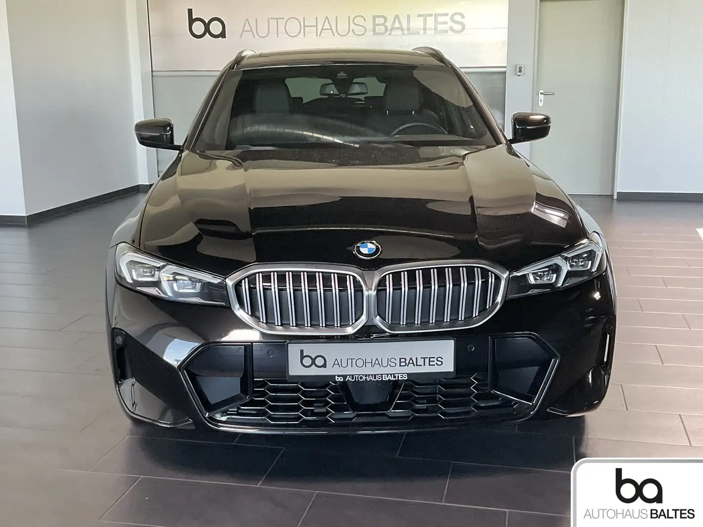 BMW 320 320d Touring M Sport 19"/Pano/Park/LCPlusACC/AHK Zwart - 2
