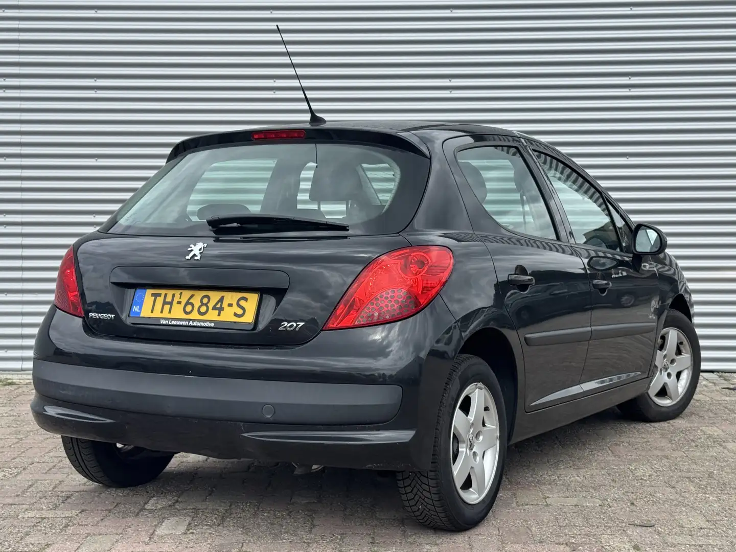 Peugeot 207 1.4 VTi XR | Nieuw Binnen! | Airco | Lichtmetaal | Zwart - 2