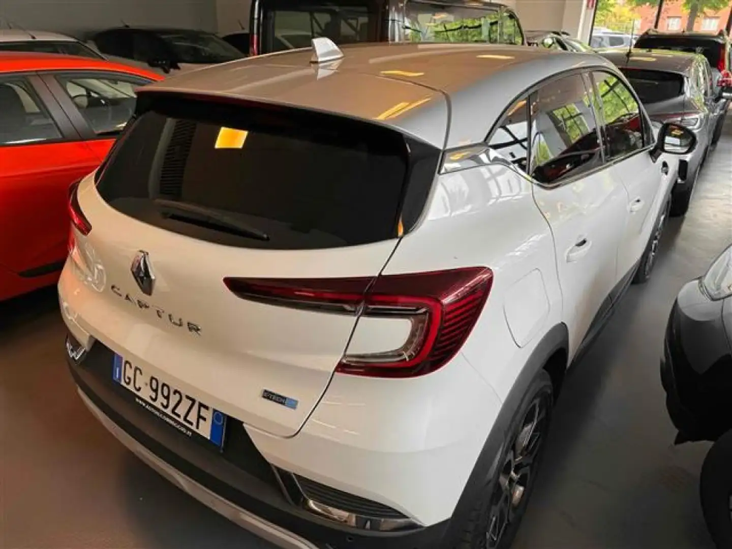 Renault Captur 1.6 E Tech phev Intens 160cv auto my21 bijela - 2