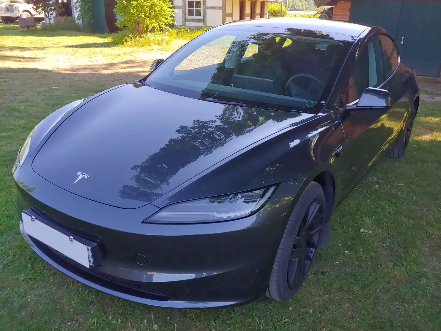 Tesla Model 3 Highland stealth grey met. 33.605 EUR Netto Gris - 1