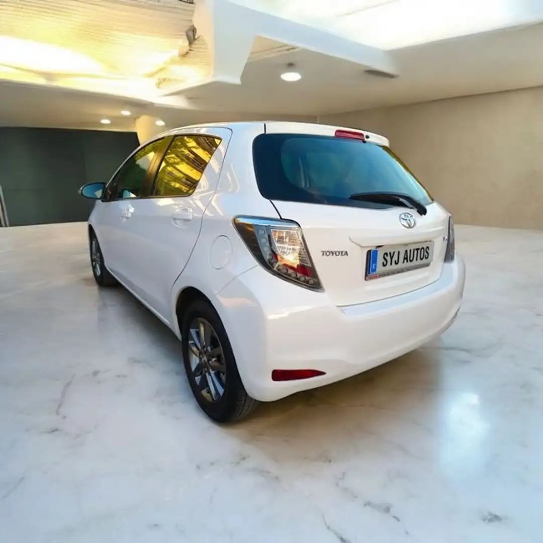 Toyota Yaris 1.3 Active MultiDrive Blanc - 2